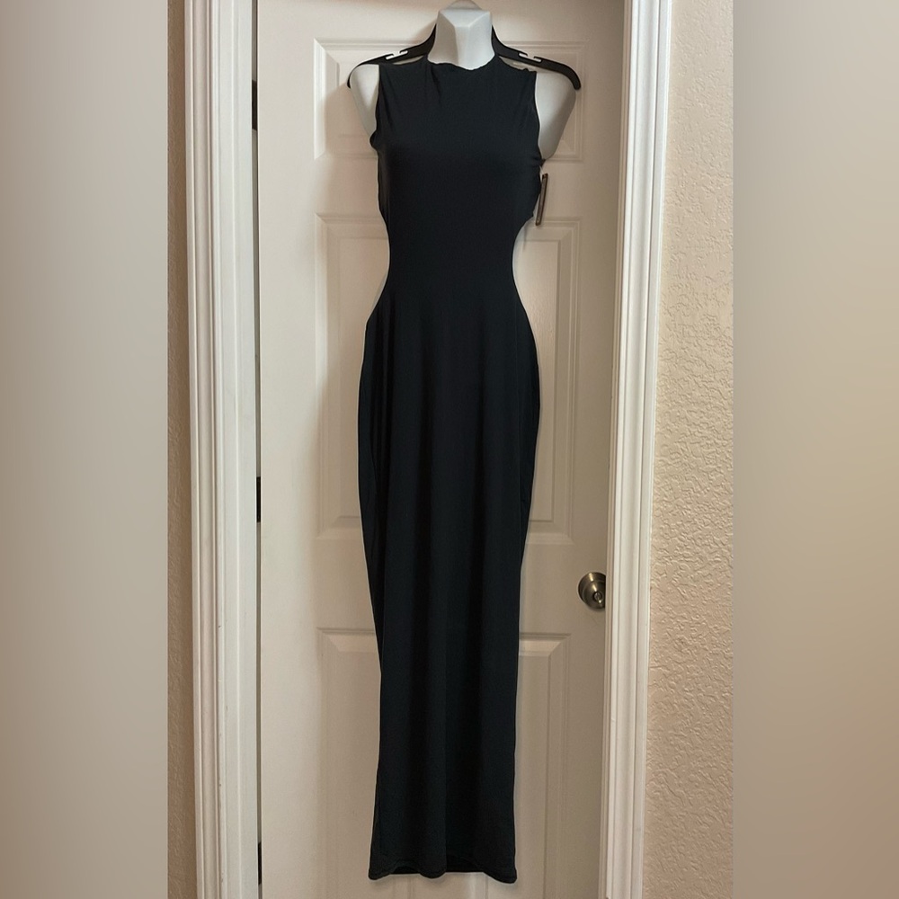 SOLD❗️❗️ NWT: SKIMS - CUT OUT OPEN BACK LONG DRESS: FITS EVERY BODY - Picture 3 of 10